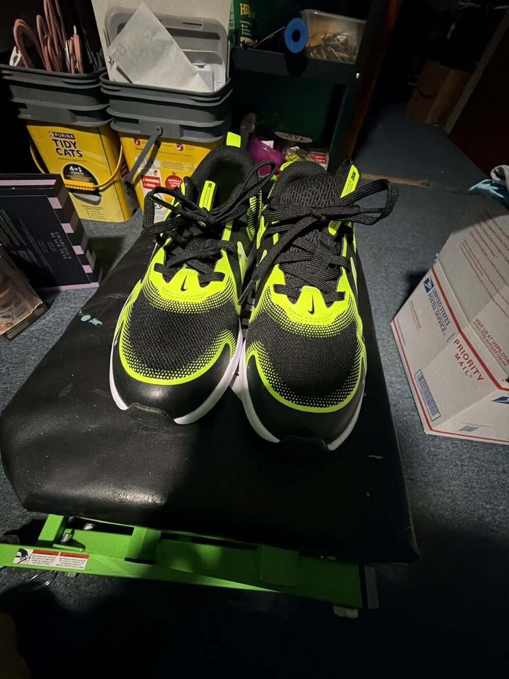 C0098 Nike Cosmic Runner Size 4.5Y Black Neon Yellow Shoes